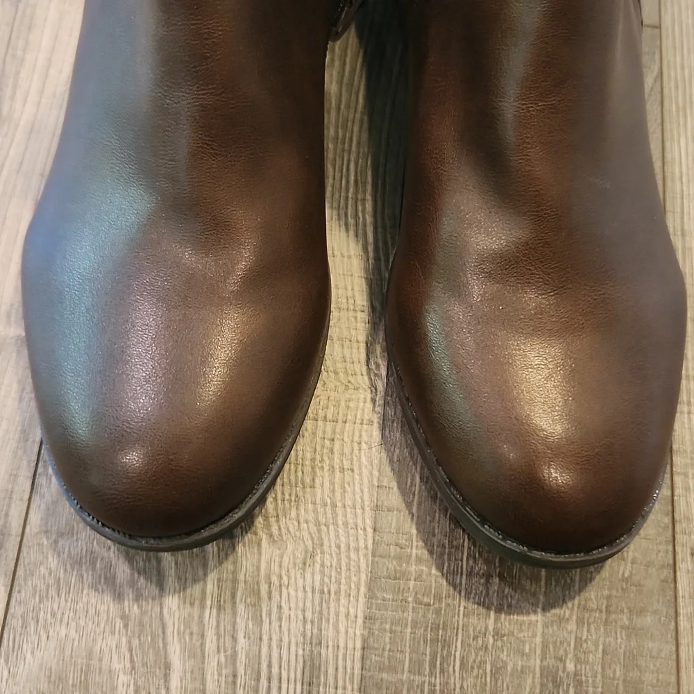 American Rag Cadee Ankle Bootie in‎ Brown Size 10